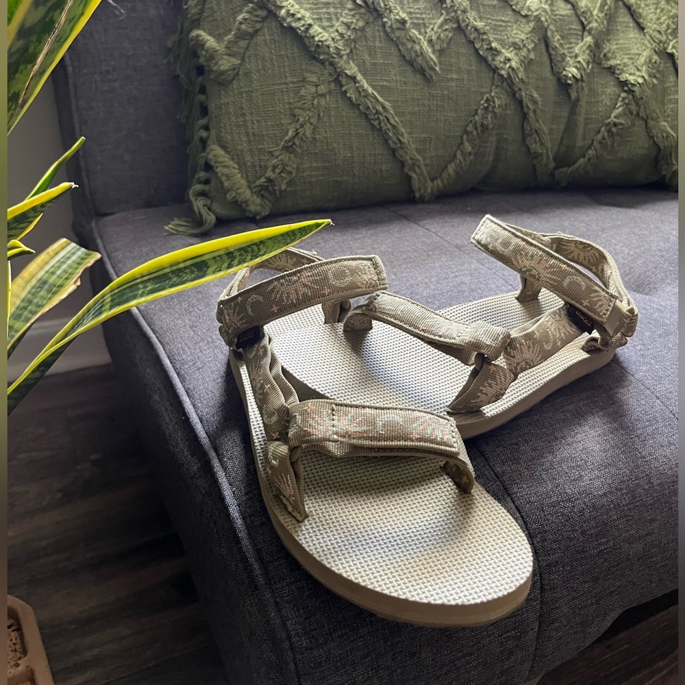 Teva Army Green Sun & Moon Print Universal Sandal